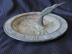 lot 124 image: Brass hummingbird sundial