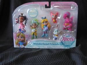 lot 128 image: Wonderland Friends 6 pieces set