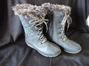 lot 134 image: Sporto Barefoot Wool Boots size 5 12