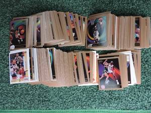 lot 154 image: Sky Box 1990-1991 Basketball Cards