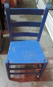 lot 189 image: Kid wood blue chair