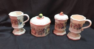 lot 199 image: Avon set 2 cups and 2 containers with lids