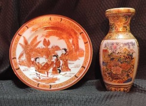 lot 200 image: Imari Plate Japan  Vintage Chinese Vase