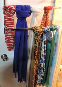 lot 219 image: mixed lot of scarves