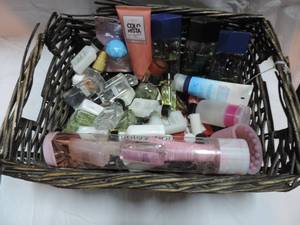lot 222 image: mixed basket of small shower things see pic