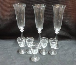lot 234 image: 3 crystal  champagne glasses  and 5 crystal shot glasses with leaf pattern