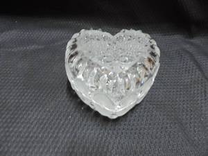 lot 235 image: crystal heart trinket box