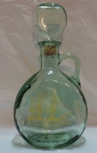 lot 246 image: clear glass decanter with a boat pic on the front