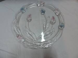 lot 250 image: beautiful crystal plater with flowers with a hint of colors
