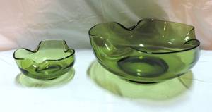 lot 252 image: Vintage Anchor Hocking Avacado Clear Green Glass Chip & Dip Serving Bowls