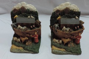 lot 258 image: Noahs Ark Bookends