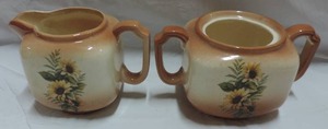 lot 261 image: Cream and Sugar set with Sunflowers