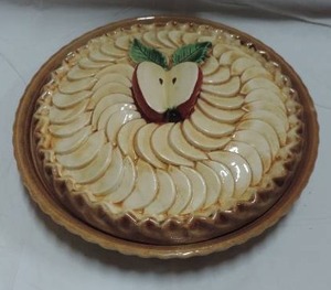 lot 266 image: Apple Pie Dish with top