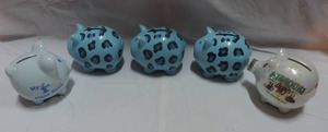 lot 269 image: small lot of piggy banks