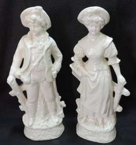 lot 277 image: 2 white Figures about 14 inches tall one has a small chip hard to see but last pic of the chip