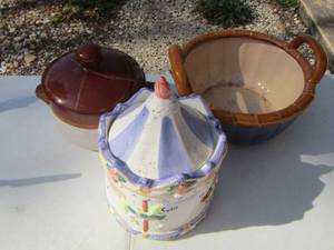 lot 12 image: CAROUSEL COOKIE JAR CHIPPED,   WICKER DESIGN DOUBLE HANDLED BASKET,    COVERED BEAN POT