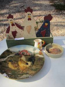 lot 15 image: ROOSTER DCOR PLATE, ROOSTER ASH TRAY, ROOSTER CREAMER HANDLED IS BROKE, ROOSTER WALL SHELF