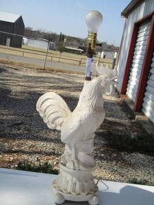 lot 16 image: ROOSTER WHITE TABLE LAMP WITHOUT SHADE