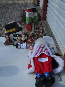 lot 17 image: Christmas DCOR LOT