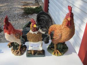 lot 18 image: QTY 3 ROOSTER DCOR