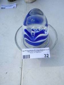 lot 32 image: BLOWN GLASS BLUE & CLEAR EGG PAPERWEIGHT,   CLEAR DISH