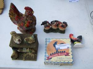 lot 26 image: Chicken COOP - rooster dcor