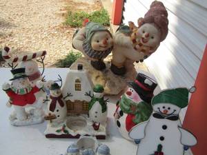 lot 37 image: Snowman Christmas dcor of all kinds