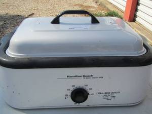 lot 43 image: Hamilton beach roaster with lid like new