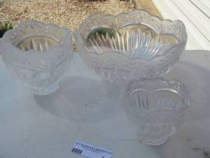 lot 44 image: crystal glass bowls set of 3
