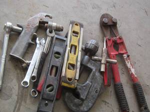 lot 57 image: Tool lot - BOLT CUTTERS, WRENCHES, RACHET, LEVELS, COPPER