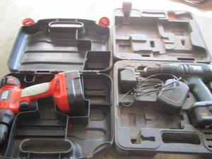 lot 61 image: 2 black and decker drills only 1 has a charger battery