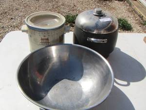 lot 71 image: crock pot large mixing bowl- electric pan with lid needs plug