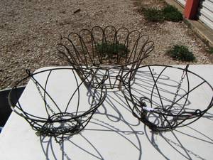 lot 75 image: 3 metal hanging plant baskets