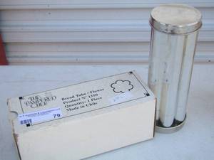 lot 79 image: pampered chef bread tubes qty 2