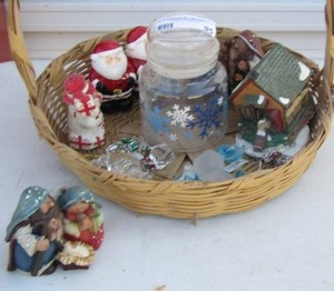 lot 95 image: Christmas lot