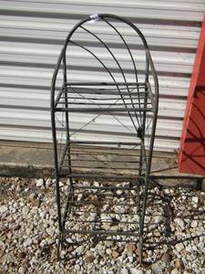 lot 104 image: metal 3 tier shelf