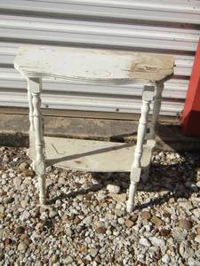 lot 105 image: small 2 tier white side table