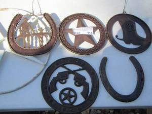 lot 115 image: western horse shoe dcor