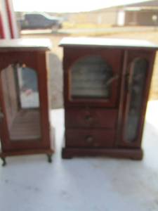 lot 146 image: 2 Jewelry boxes