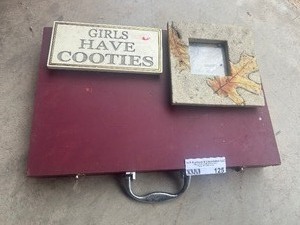 lot 125 image: GOURMET TRADITION  KNIFE SET IN BOX  PLUS 2 SIGNS