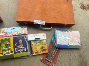 lot 126 image: ART SET & NOTE PADS