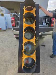 lot 3 image: 5 Light Stoplight (Lights Work.  Previously Hung At International Airport).  Lights Can Be Horizontal Or Vertical.