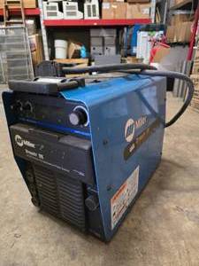 lot 26 image: Miller Dynasty DX TIG & Stick Welder