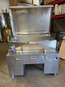 lot 30 image: Vulcan E400 40 Gallon Tilt Skillet Braisain Pan