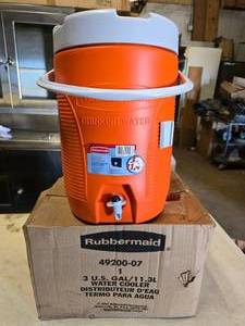 lot 67 image: NEW Rubbermaid 3 Gallon Water Cooler