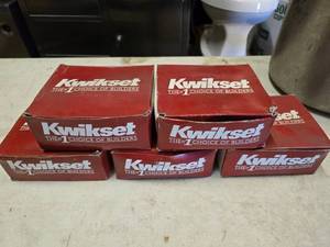 lot 94 image: NEW OLD STOCK Lot of 5 Kwikset Dorian Passage Hall & Closet Handles