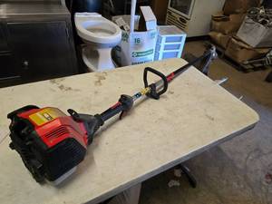 lot 107 image: Craftsman 30cc Weed Eater