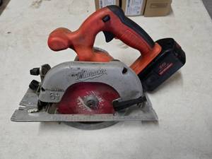 lot 113 image: Milwaukee 18v Circular Saw