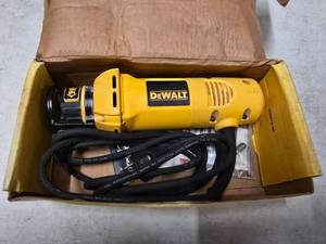 lot 114 image: Dewalt DW660 Cut-Out Tool