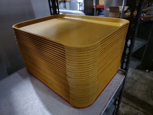 lot 120 image: Lot of Approx 30 Vintage Cambro Cafeteria Trays